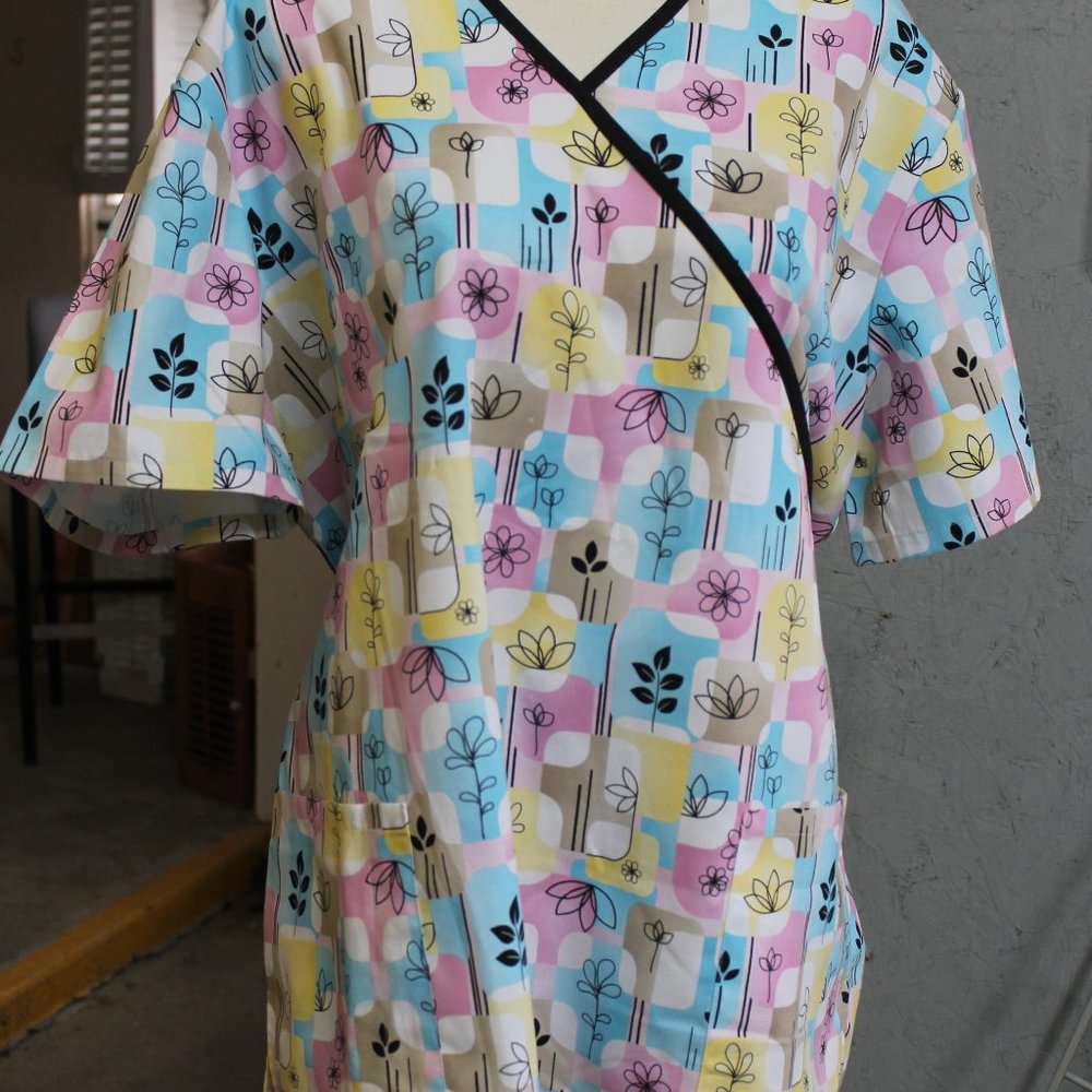 SB Scrubs  Women's Scrub Top XL